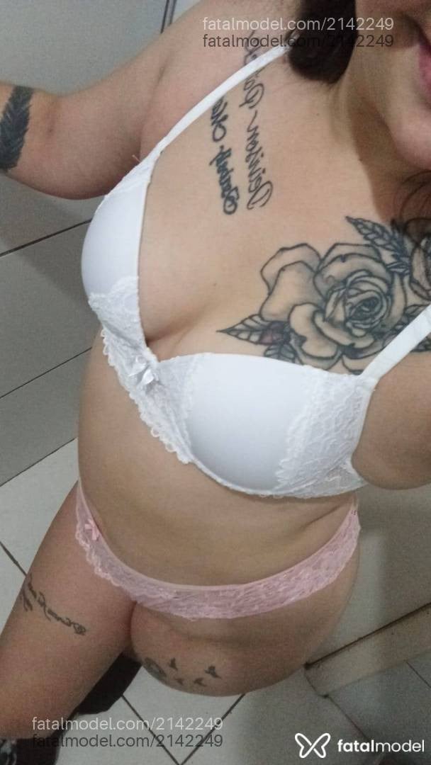 Acompanhante mulher com cabelo castanho de olhos azuis em Pimenta Bueno - Maria