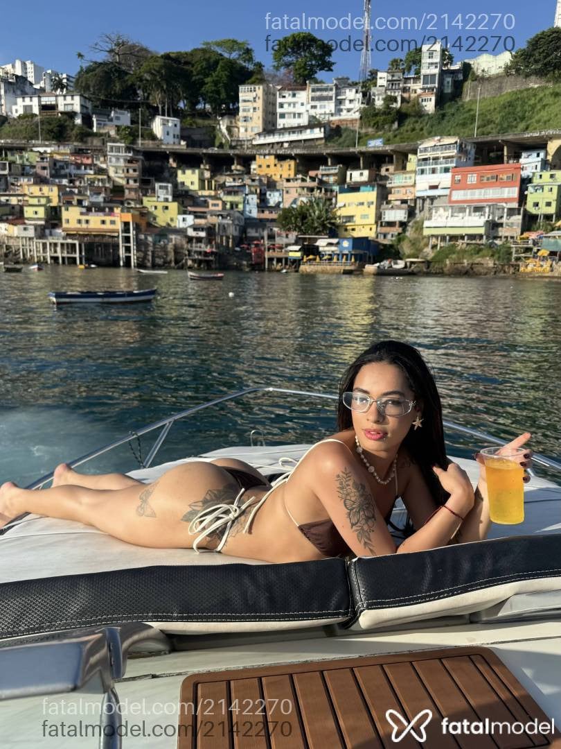Acompanhante mulher morena (o) de olhos mel - Lya Lopes