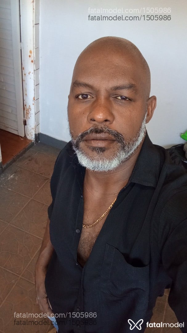 Acompanhante homem morena (o) de olhos pretos - Pietro