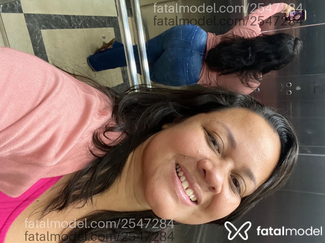 Acompanhante mulher com cabelo castanho de olhos mel em Brasília Acompanhante mulher com cabelo castanho de olhos mel em Brasília - Lanna