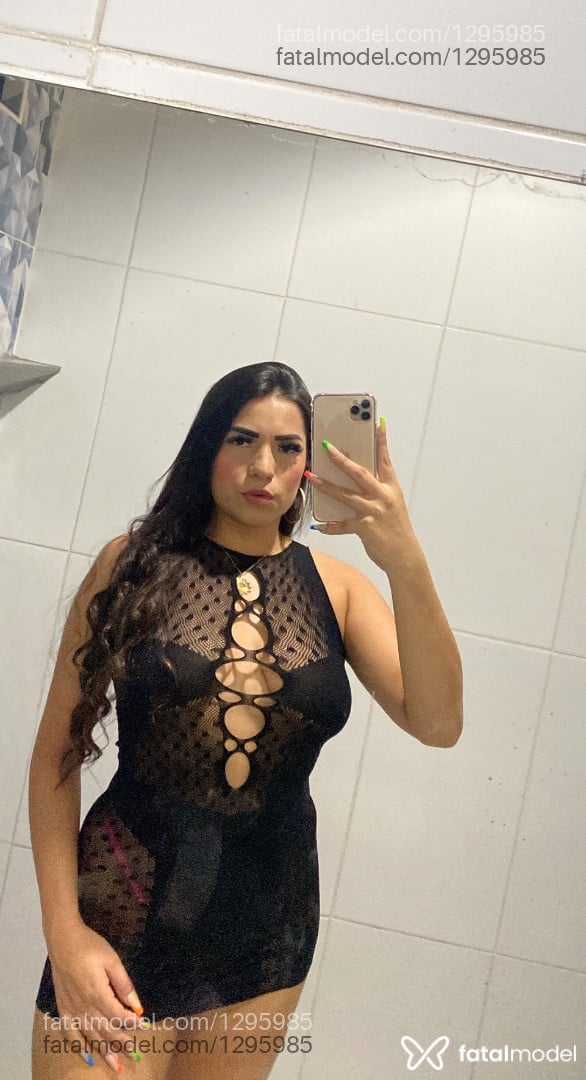 Acompanhante mulher morena (o) de olhos pretos - Larissa