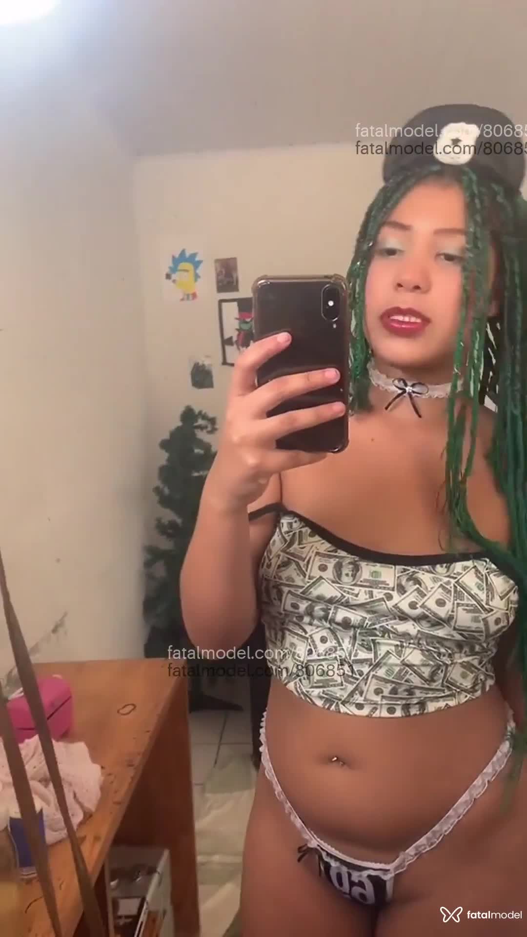 Acompanhante mulher com cabelo castanho de olhos pretos - Manu