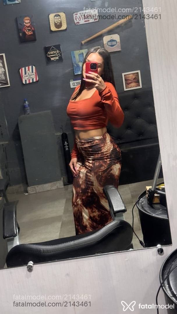 Acompanhante mulher com cabelo castanho de olhos castanhos - Thais Silva