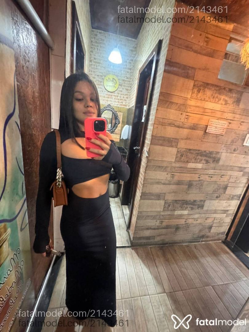 Acompanhante mulher com cabelo castanho de olhos castanhos - Thais Silva