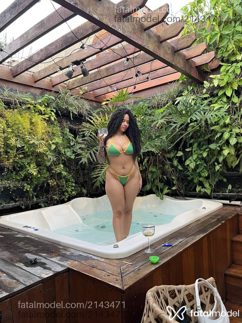 Acompanhante mulher com cabelo castanho de olhos castanhos em Araras Acompanhante mulher com cabelo castanho de olhos castanhos em Araras - Bruna Ferraz