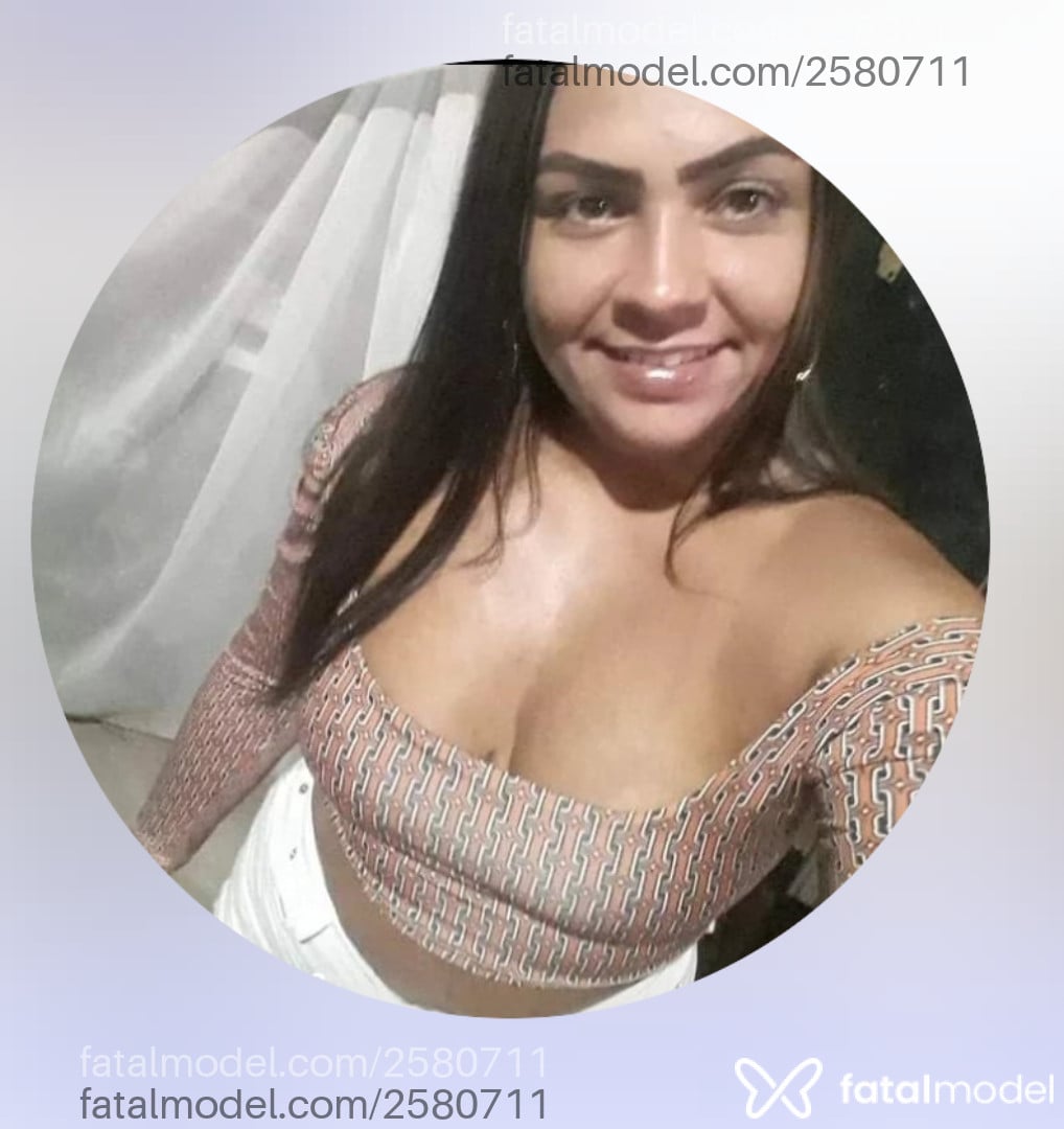 Acompanhante mulher com cabelo castanho de olhos castanhos em Tubarão - Fee Freitas