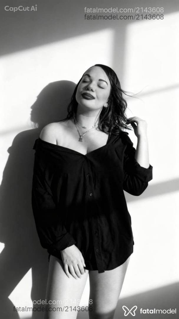 Acompanhante mulher morena (o) de olhos verdes - Karol Santos