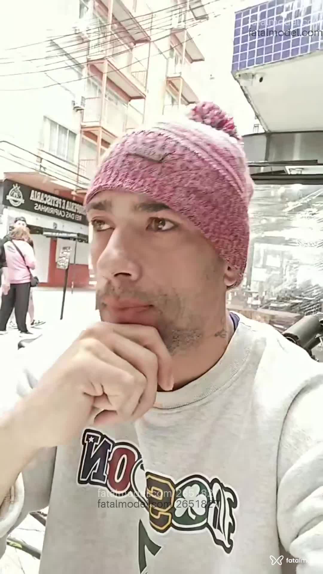 Acompanhante homem com cabelo castanho de olhos castanhos em Virtual Acompanhante homem com cabelo castanho de olhos castanhos em Virtual - Luiz ávila