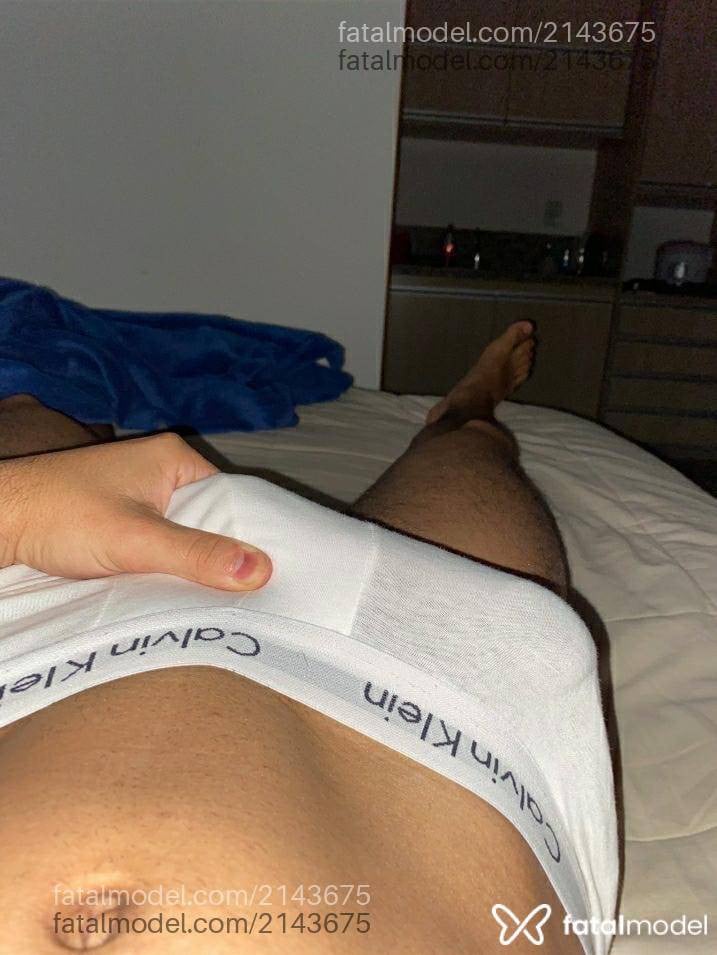 Acompanhante homem morena (o) de olhos castanhos - Ariel