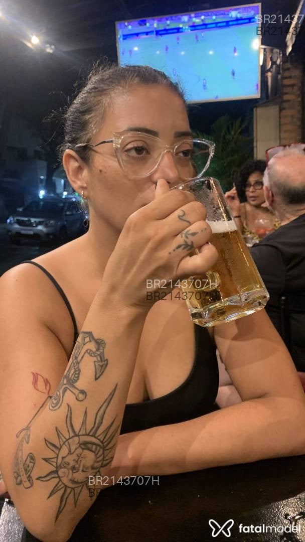 Acompanhante mulher com cabelo castanho de olhos castanhos em Fortaleza Acompanhante mulher com cabelo castanho de olhos castanhos em Fortaleza - Teacher Yara