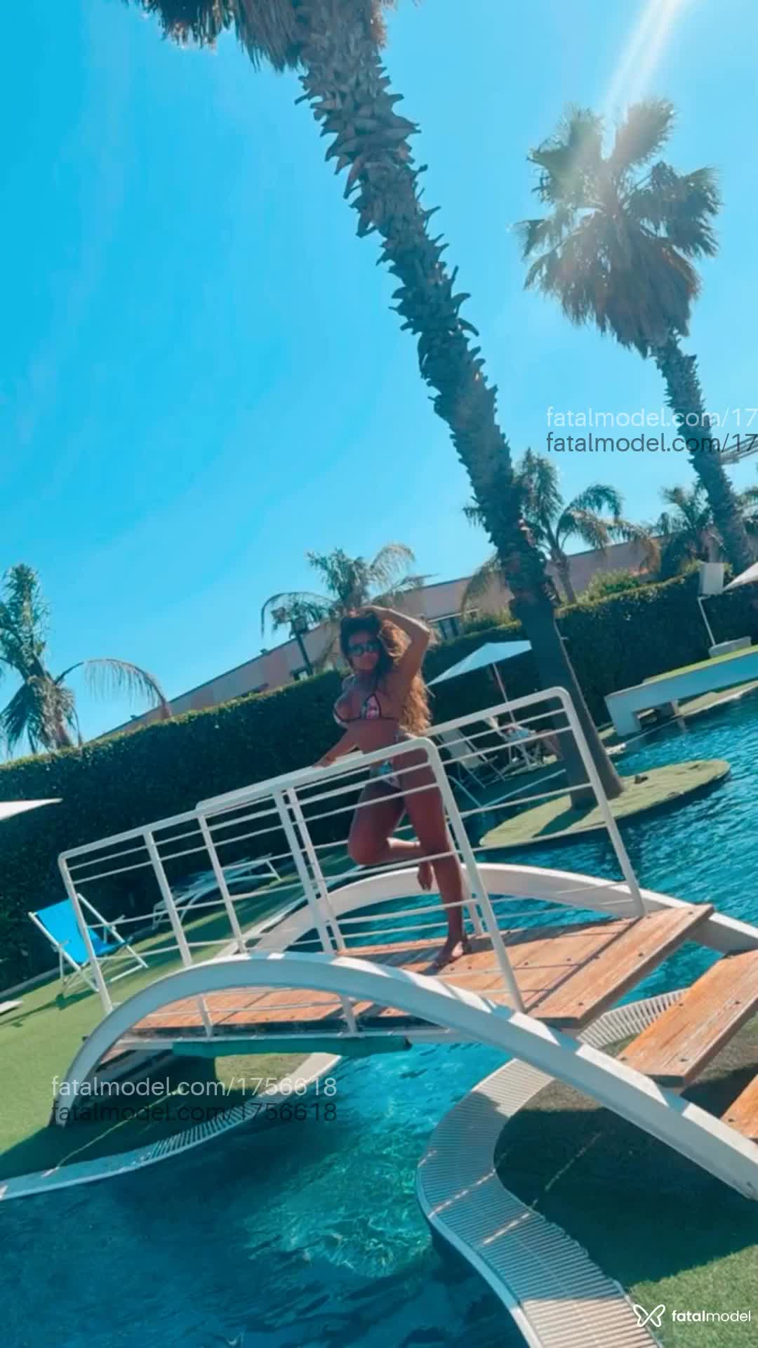 Acompanhante mulher com cabelo grisalho de olhos mel em Bertioga Acompanhante mulher com cabelo grisalho de olhos mel em Bertioga - Sharon