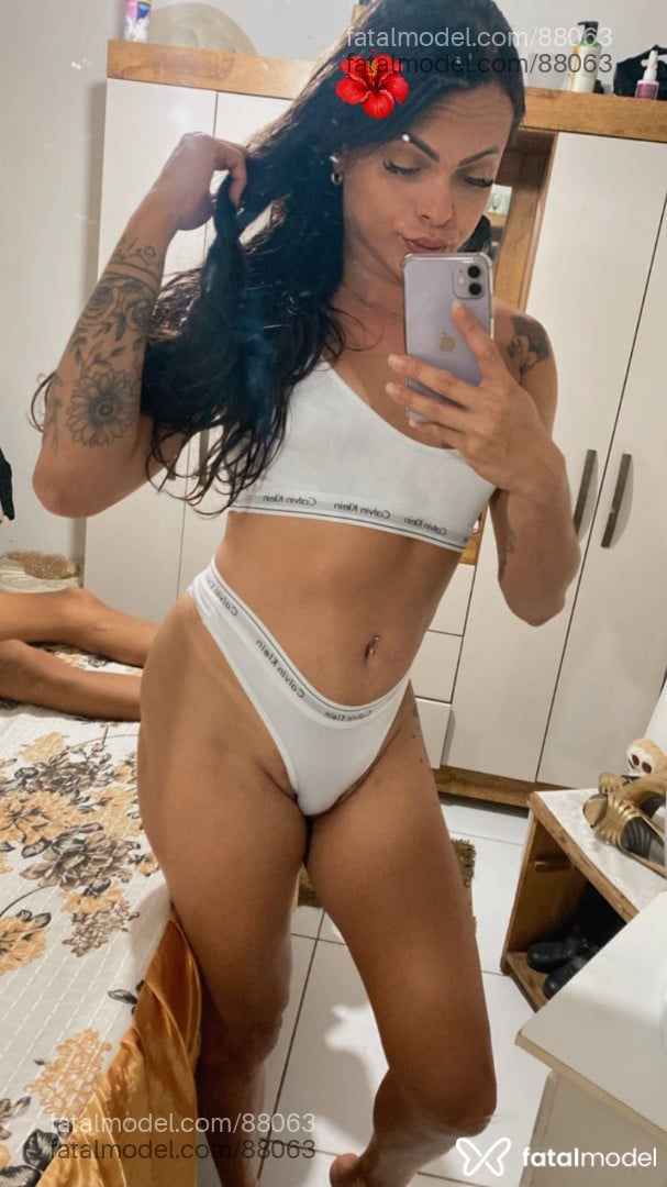 Acompanhante travesti com cabelo castanho de olhos mel em Maceió - Laryssa