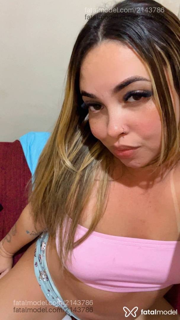 Acompanhante mulher loira (o) de olhos castanhos - Beatriz