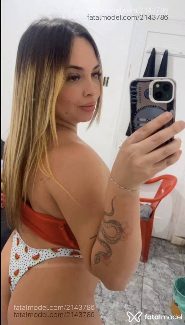 Acompanhante mulher loira (o) de olhos castanhos - Beatriz