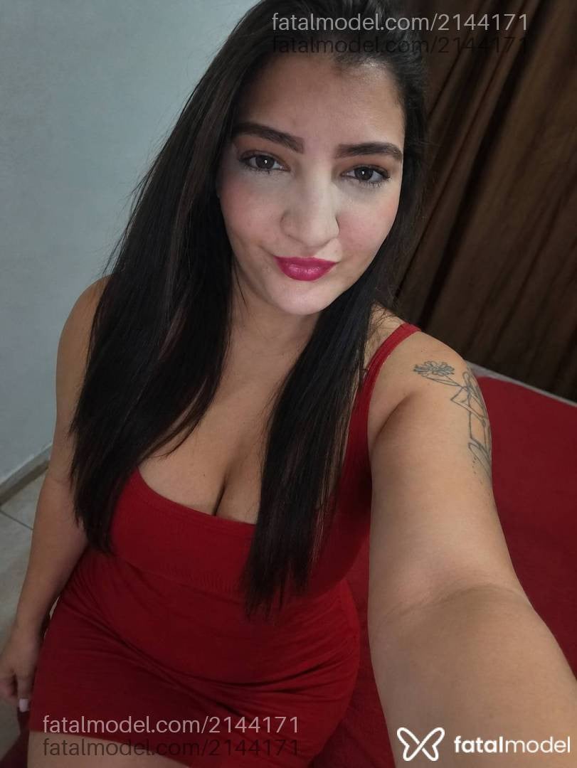 Acompanhante mulher com cabelo castanho de olhos castanhos - Juu
