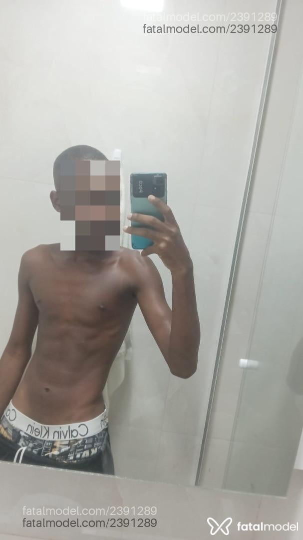 Acompanhante homem trans sem cabelo de olhos castanhos em Niterói - Luiz Eduardo