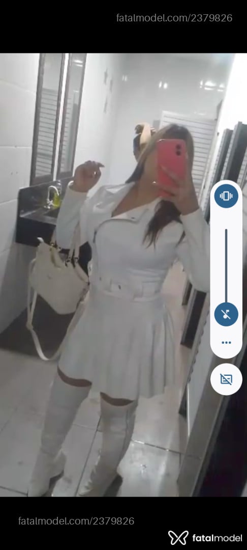 Acompanhante mulher loira (o) de olhos castanhos - Dandara Leroy