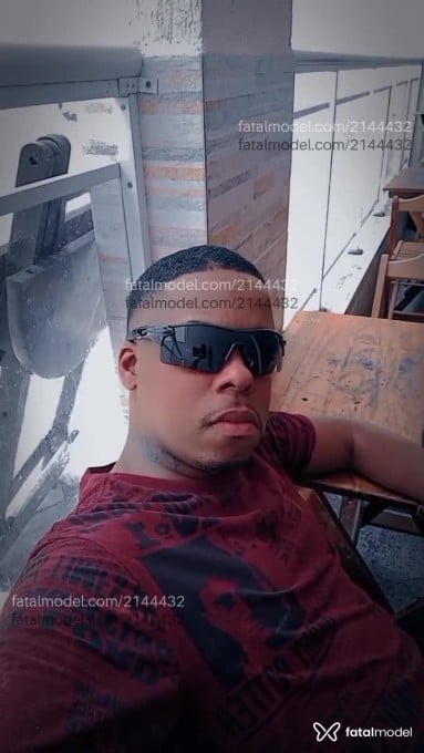 Acompanhante homem com cabelo castanho de olhos pretos em Rio de Janeiro Acompanhante homem com cabelo castanho de olhos pretos em Rio de Janeiro - Pretinhoputo