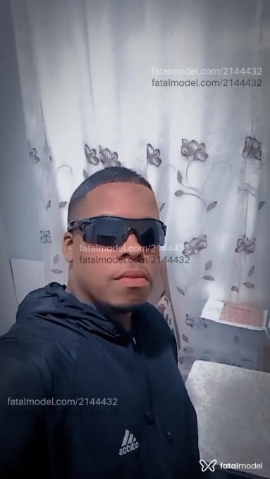Acompanhante homem com cabelo castanho de olhos pretos em Rio de Janeiro Acompanhante homem com cabelo castanho de olhos pretos em Rio de Janeiro - Pretinhoputo