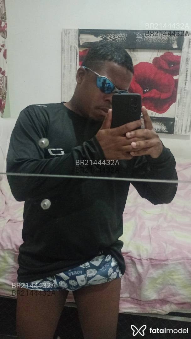 Acompanhante homem com cabelo castanho de olhos pretos em Rio de Janeiro Acompanhante homem com cabelo castanho de olhos pretos em Rio de Janeiro - Pretinhoputo