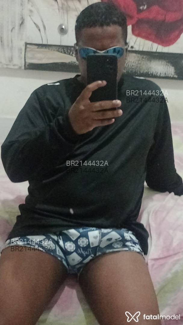 Acompanhante homem com cabelo castanho de olhos pretos em Rio de Janeiro Acompanhante homem com cabelo castanho de olhos pretos em Rio de Janeiro - Pretinhoputo