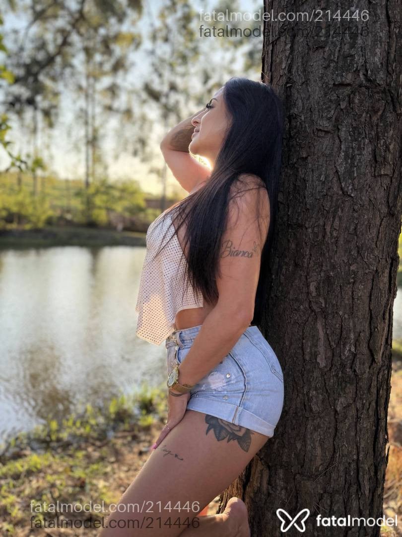 Acompanhante mulher morena (o) de olhos castanhos - Bruna