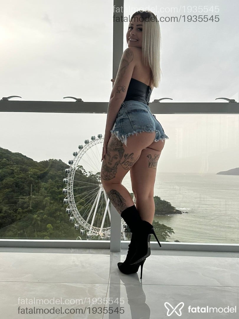 Acompanhante mulher loira (o) de olhos verdes em Camboriú - Bia