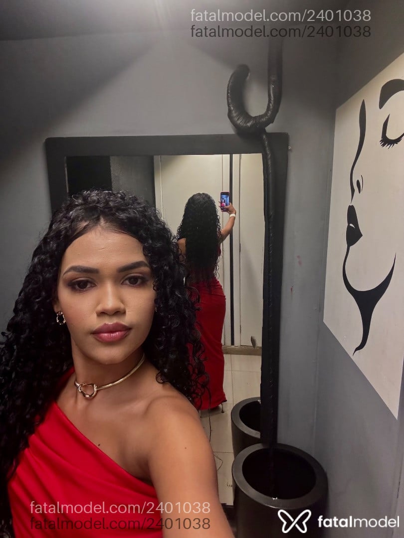 Acompanhante mulher morena (o) de olhos pretos em Goiânia - Ellen