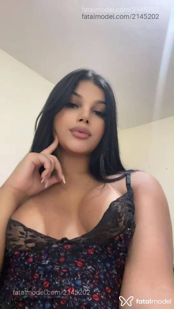 Acompanhante mulher trans morena (o) de olhos castanhos - Julia