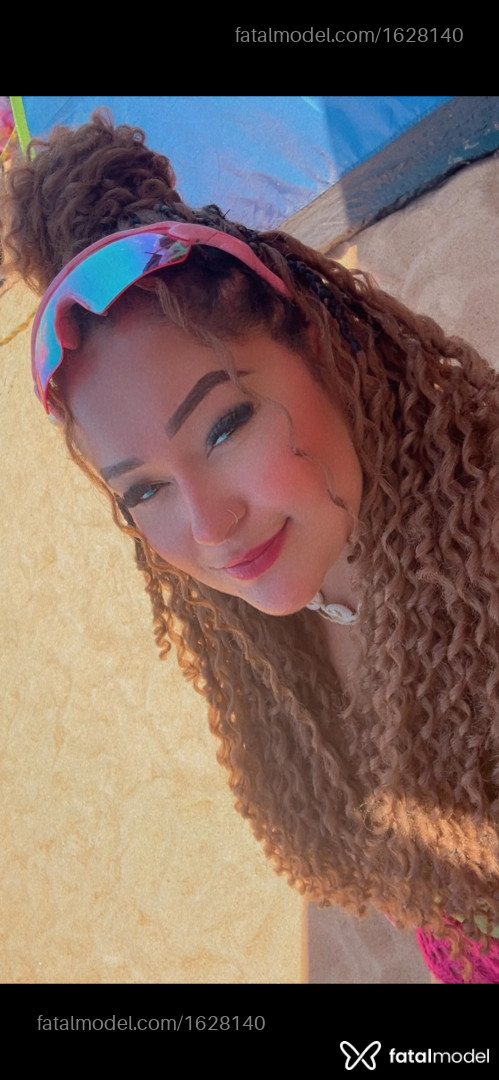 Acompanhante mulher com cabelo castanho de olhos verdes em Vila Rica - Gaby Spacee
