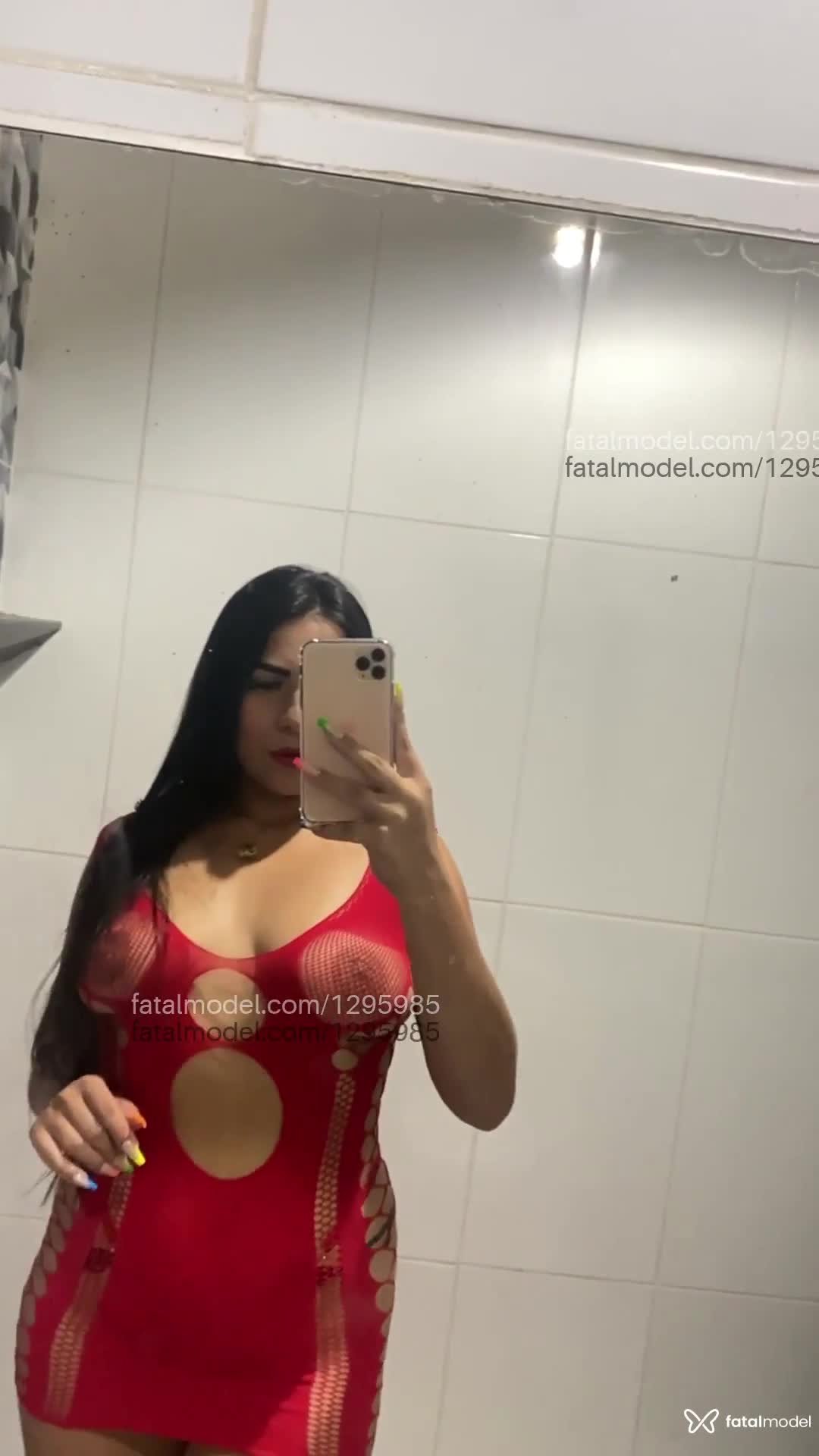 Acompanhante mulher morena (o) de olhos pretos - Larissa