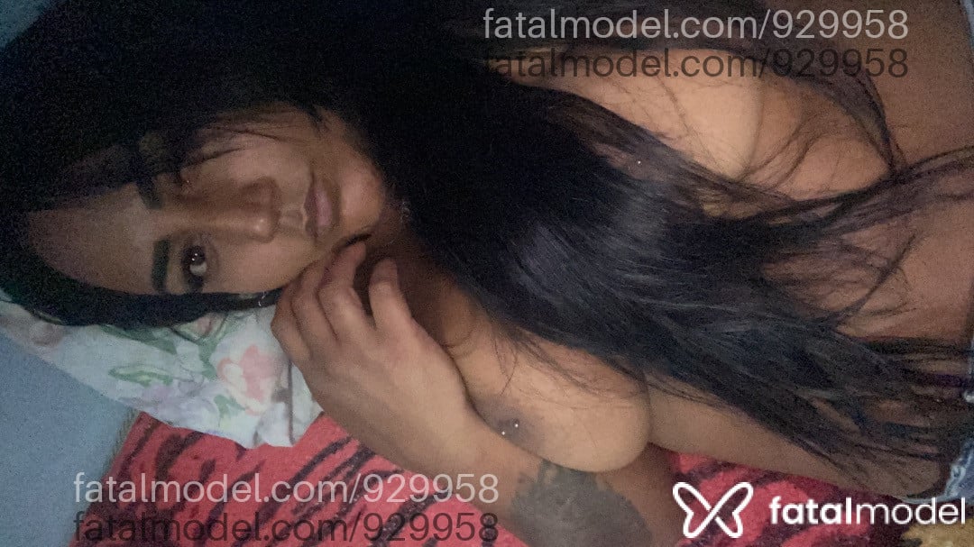 Acompanhante mulher com cabelo castanho de olhos pretos - Roberta