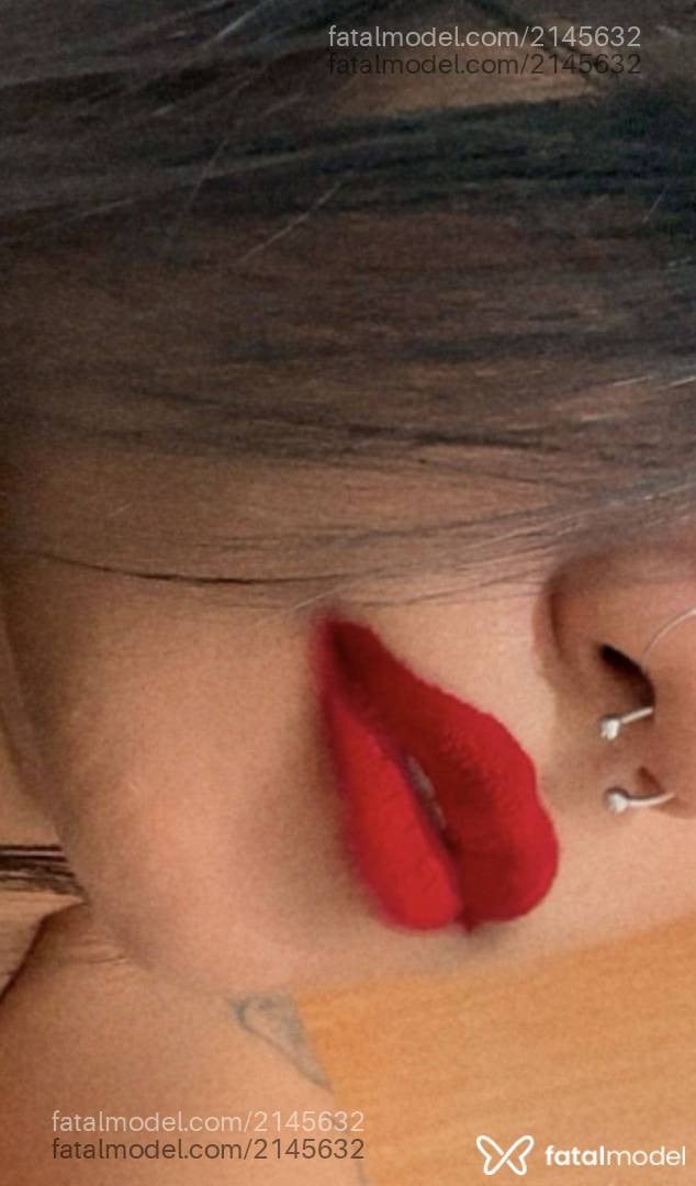 Acompanhante mulher com cabelo castanho de olhos castanhos em São Paulo - Thayna