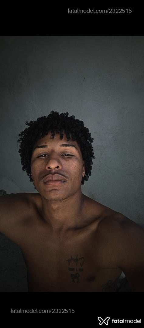 Acompanhante homem morena (o) de olhos castanhos - Vitor