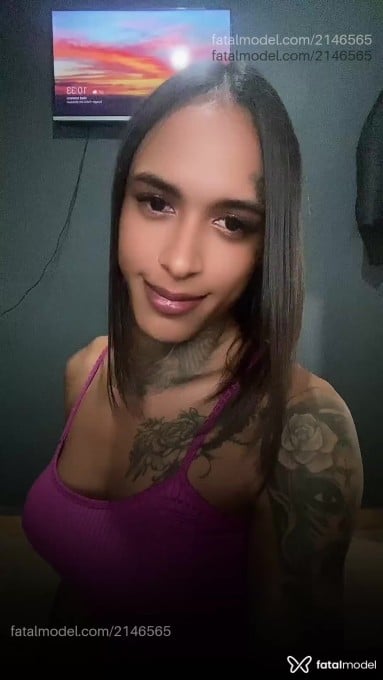 Acompanhante mulher trans com cabelo castanho de olhos castanhos em João Monlevade - Angel