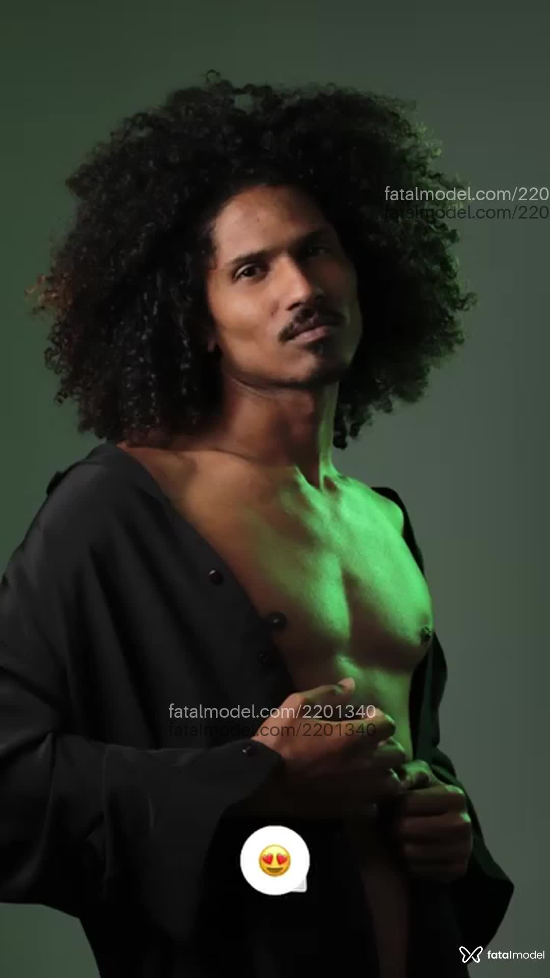 Acompanhante homem com cabelo castanho de olhos castanhos - Souza Acompanhante homem com cabelo castanho de olhos castanhos - Souza