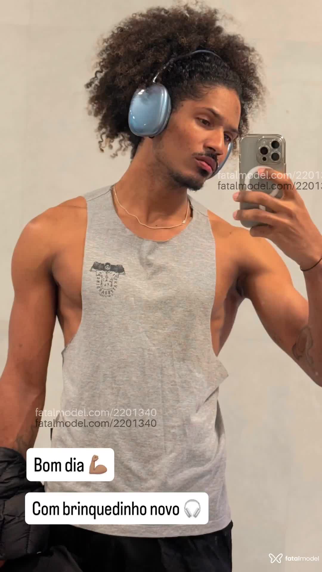 Acompanhante homem com cabelo castanho de olhos castanhos - Souza Acompanhante homem com cabelo castanho de olhos castanhos - Souza