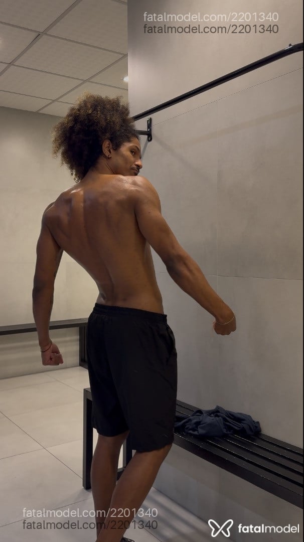 Acompanhante homem com cabelo castanho de olhos castanhos - Souza Acompanhante homem com cabelo castanho de olhos castanhos - Souza