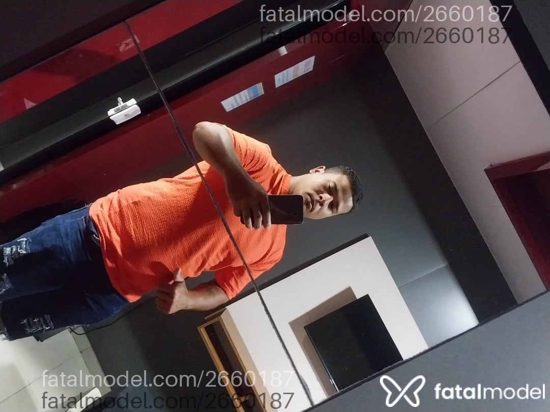 Acompanhante homem com cabelo castanho de olhos castanhos - Azeredo Acompanhante homem com cabelo castanho de olhos castanhos - Azeredo