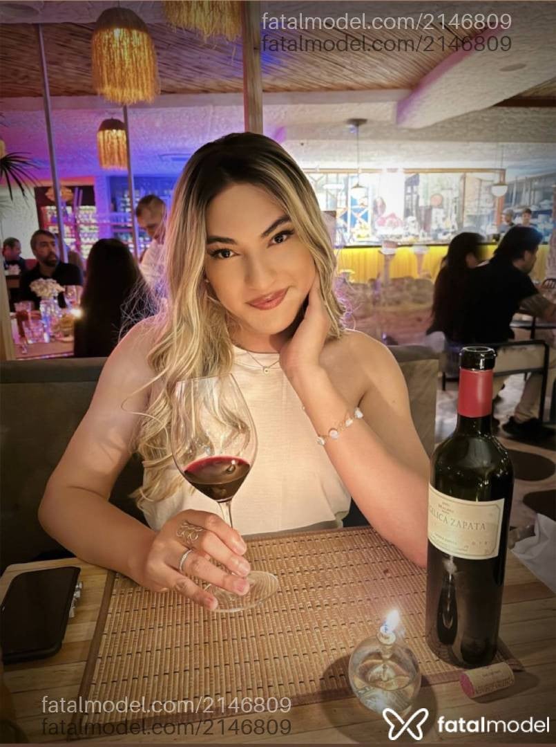 Acompanhante mulher trans loira (o) de olhos castanhos - Carol Cdzinhaa