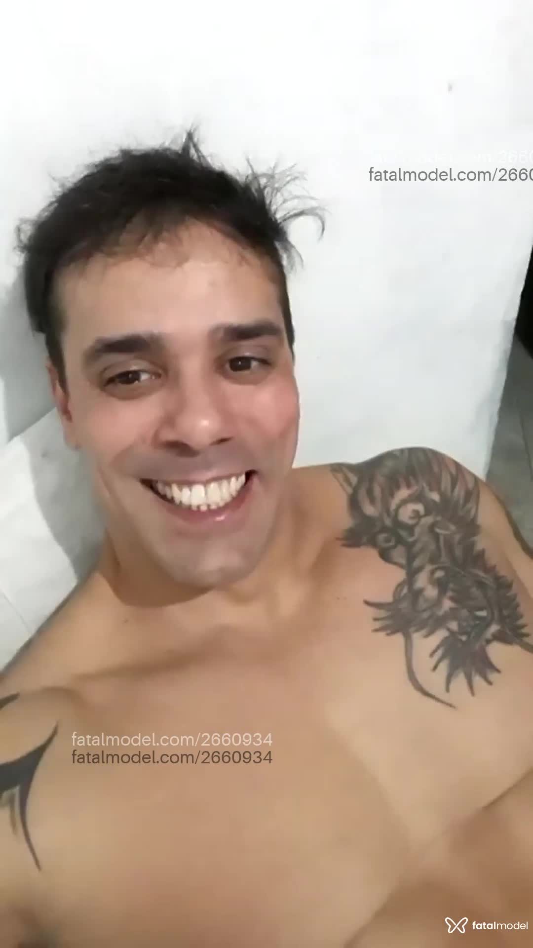 Acompanhante homem morena (o) de olhos pretos em Virtual - Kizoo