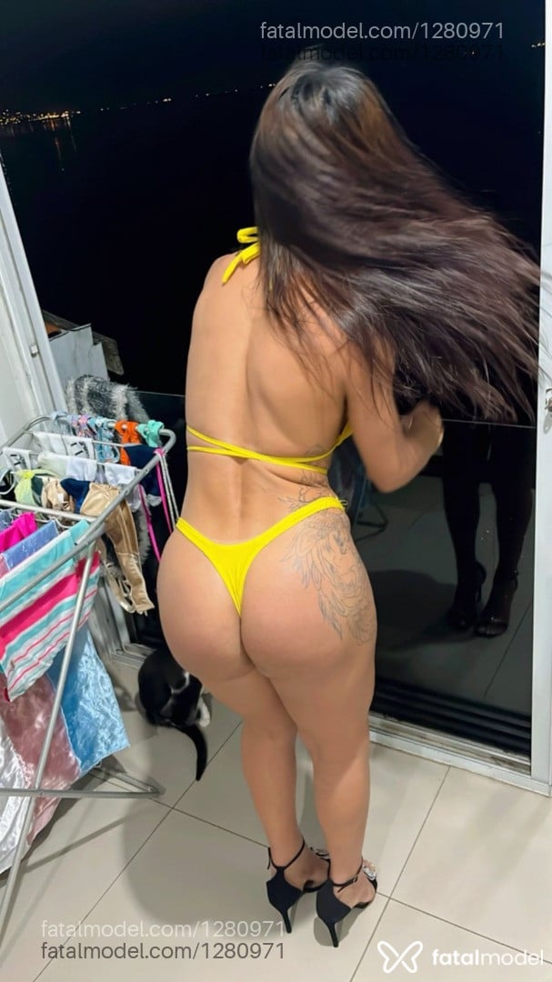 Acompanhante travesti com cabelo castanho de olhos mel em Florianópolis - Emilly Medeiros