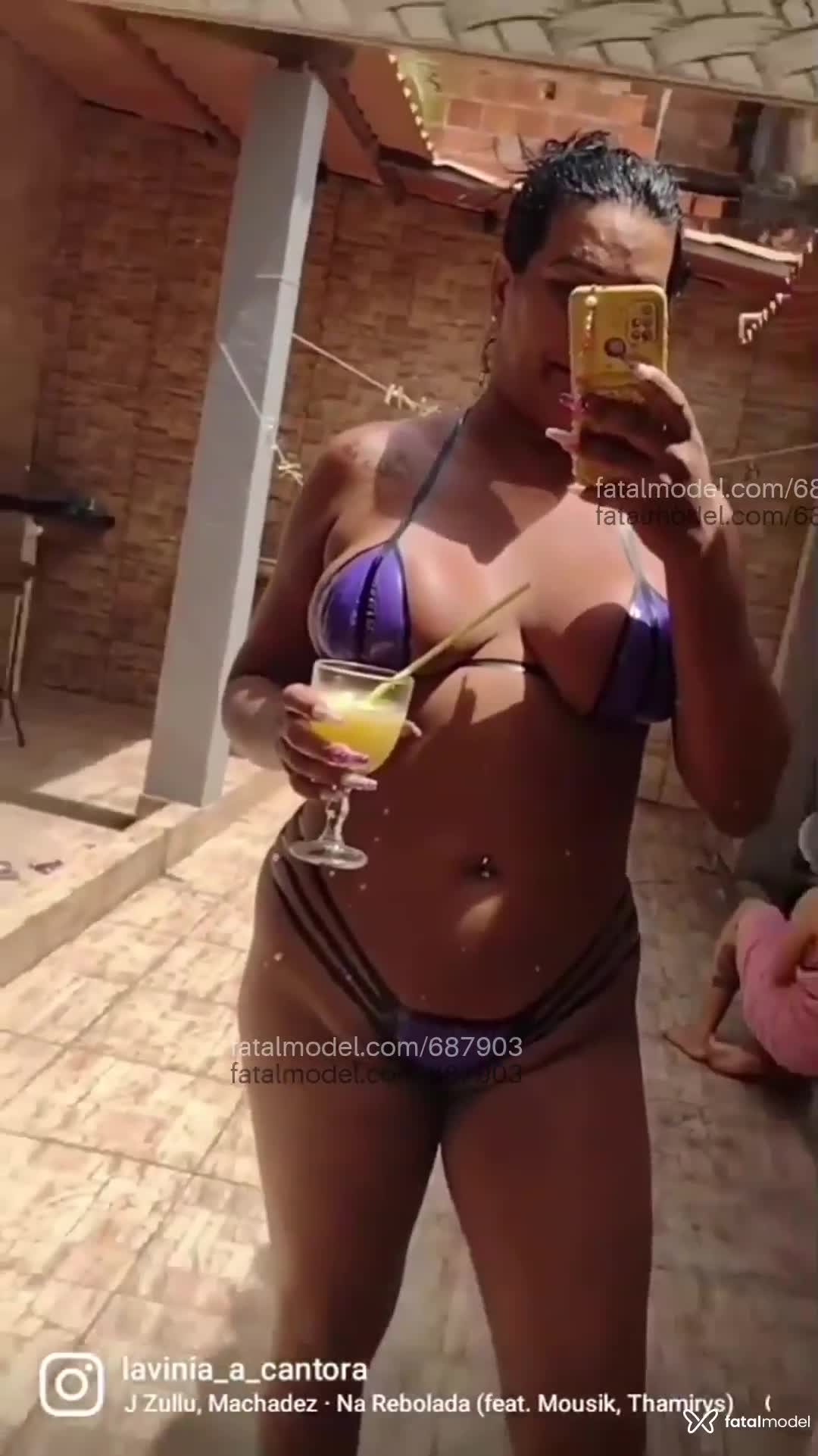 Acompanhante mulher trans com cabelo castanho de olhos castanhos em Camaçari - lavinia carvalho