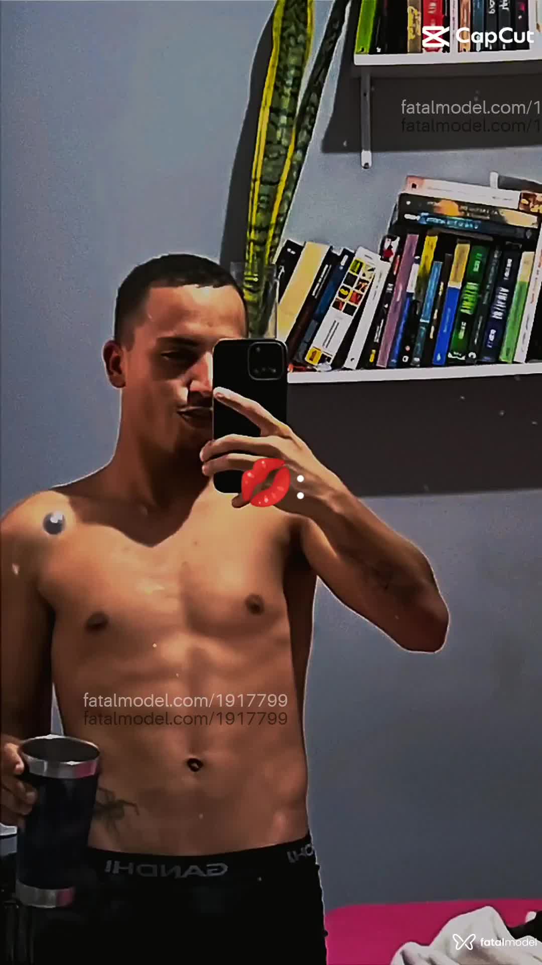 Acompanhante homem com cabelo castanho de olhos castanhos em Araranguá Acompanhante homem com cabelo castanho de olhos castanhos em Araranguá - Aryel