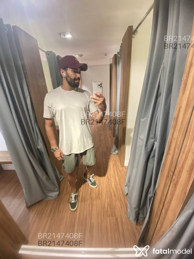 Acompanhante homem com cabelo castanho de olhos castanhos em Virtual - Roberto Alecrim