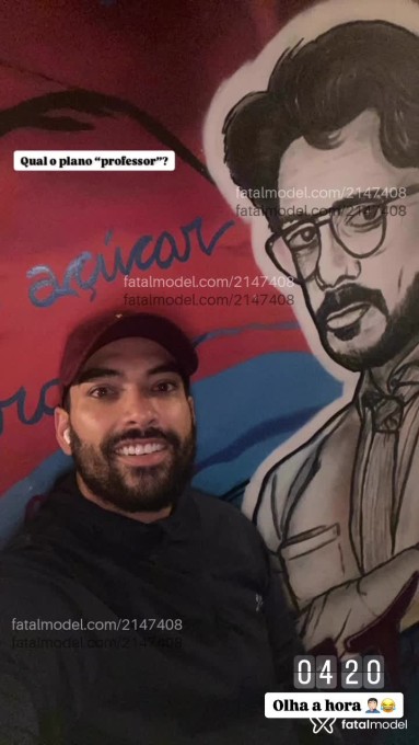 Acompanhante homem com cabelo castanho de olhos castanhos em Virtual - Roberto Alecrim