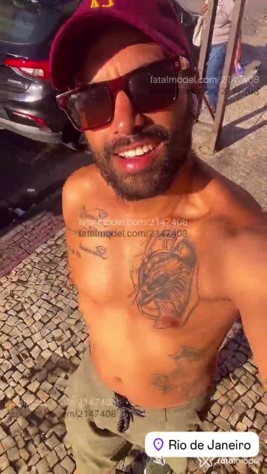 Acompanhante homem com cabelo castanho de olhos castanhos em Virtual - Roberto Alecrim
