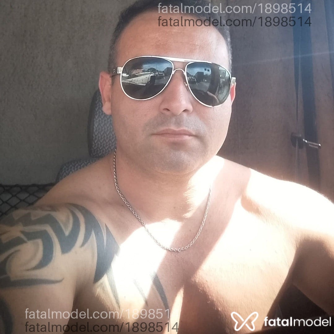 Acompanhante homem com cabelo castanho de olhos verdes - Faire Acompanhante homem com cabelo castanho de olhos verdes - Faire