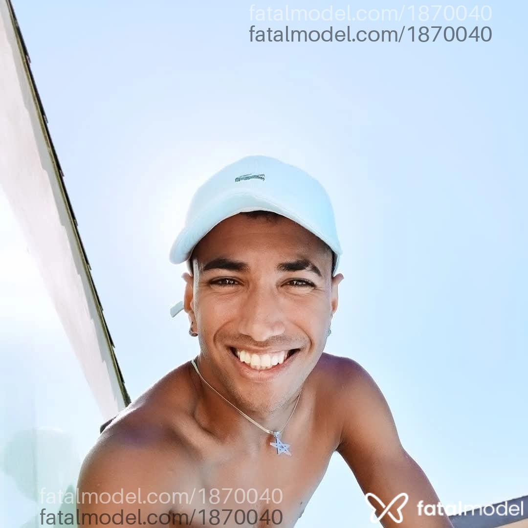 Acompanhante homem com cabelo castanho de olhos mel em Virtual - Martins
