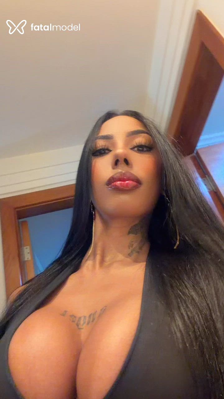 Acompanhante mulher morena (o) de olhos pretos - Lavínia